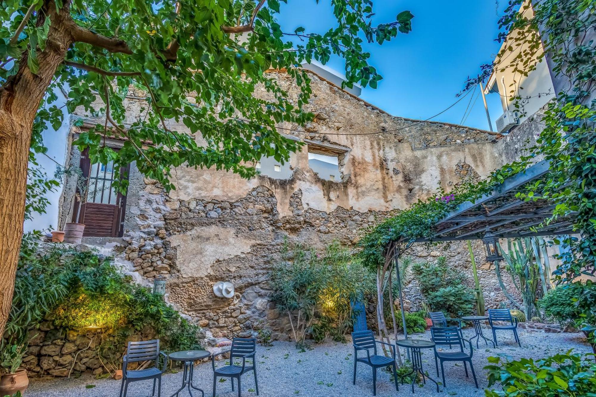 Sofia'S Lovely Rooms Khora Sfakion Exterior photo