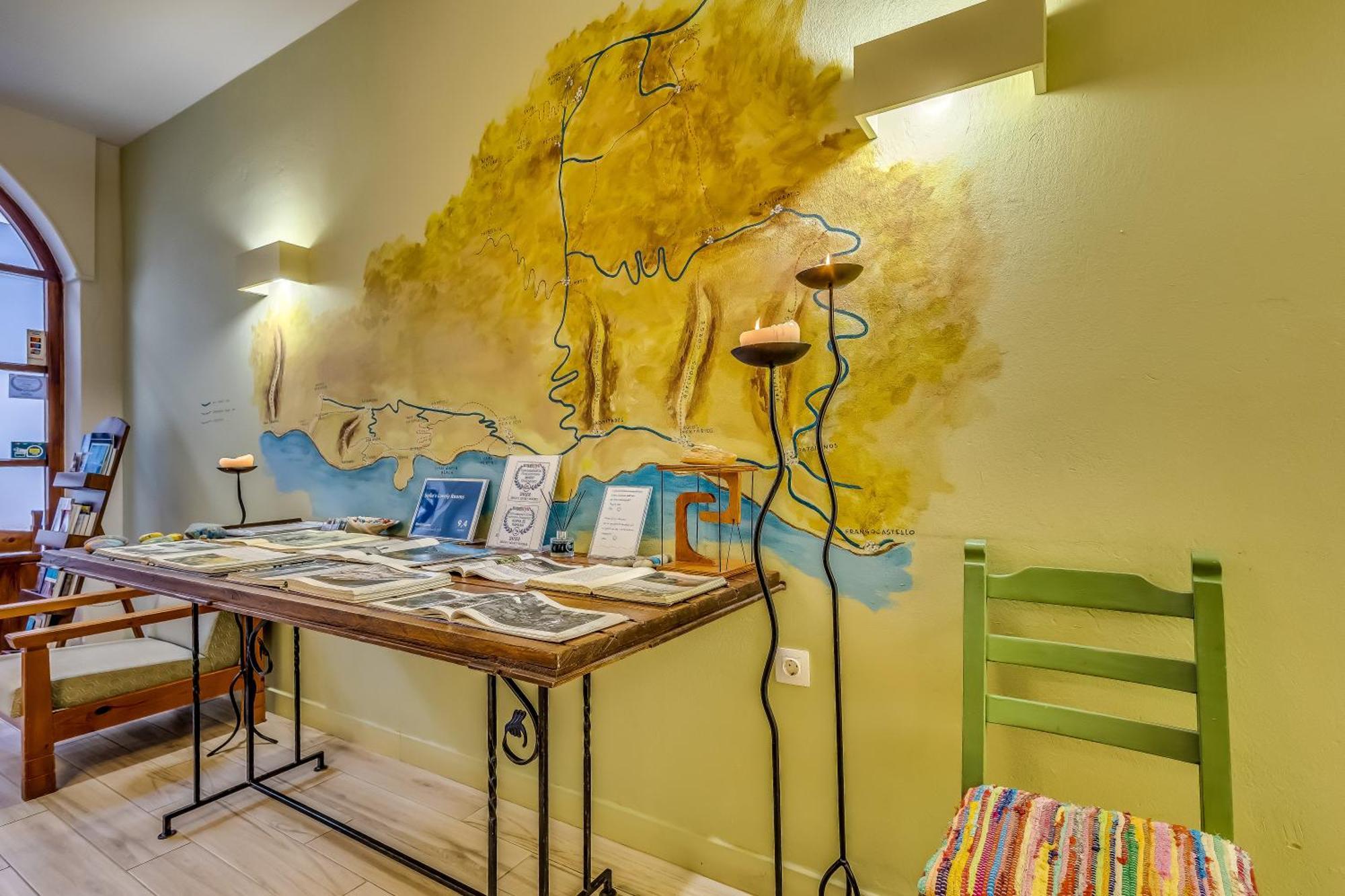 Sofia'S Lovely Rooms Khora Sfakion Exterior photo